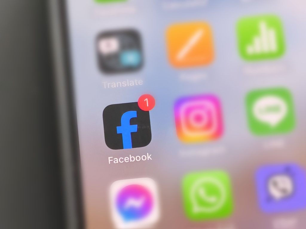 Facebook users on iOS encounter mysterious black app icon